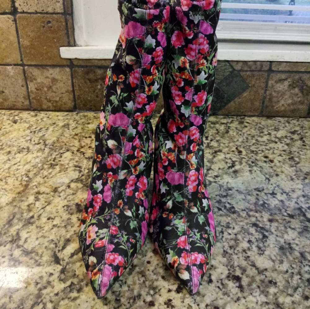 *SOLD*Steve Madden Lombard Pointy Toe Sock Bootie - Picture 7 of 11